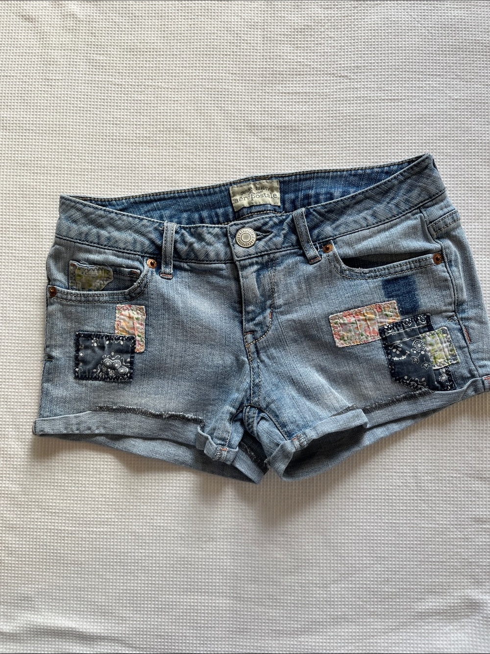 Aeropostale-super cute patch work cottage denim shorts size 1/2
